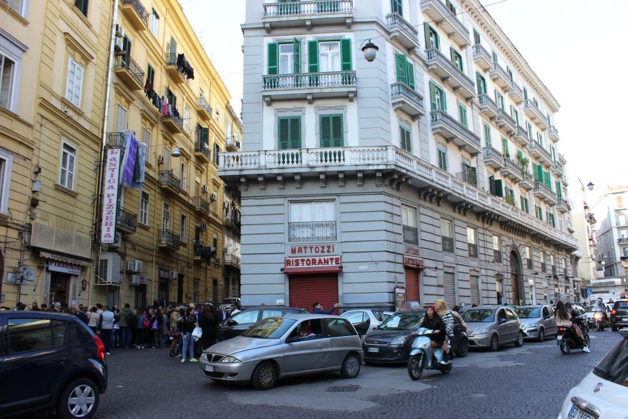 B&B Resta Cu Mme Napoli Bagian luar foto