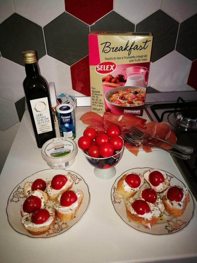 B&B Resta Cu Mme Napoli Bagian luar foto